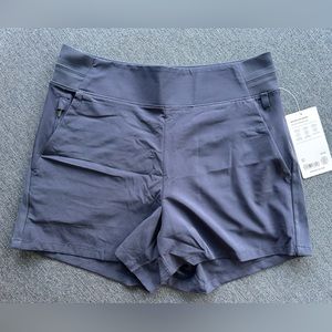 NWT- Athleta Brooklyn Short- size 6 (Navy)